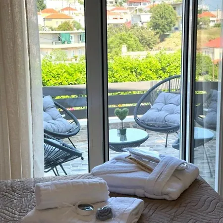 Village * Φάνες